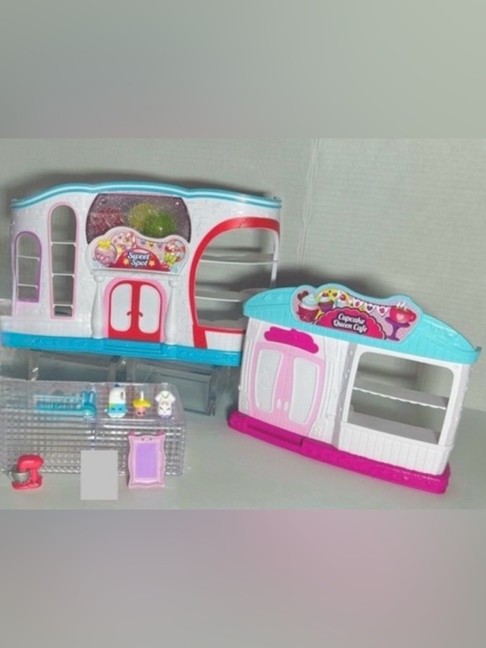 Numerous Shopkins Figurines & Food Fair Play Set
